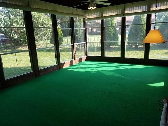 Sunroom 3 season 1403 Cedar Place