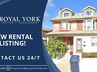 208 Langley Ave #2, Toronto, ON M4K1B9