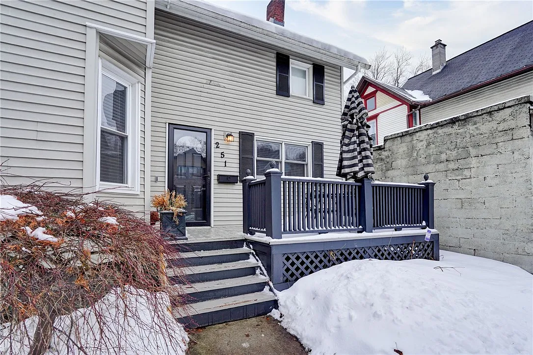 Building Photo - 249 Goodman St S #DOWN