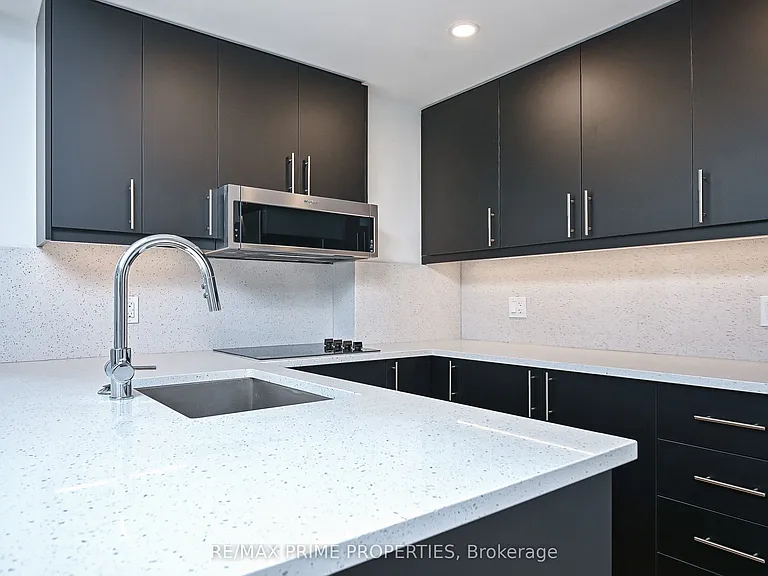 180 George St #508 — Photo 15
