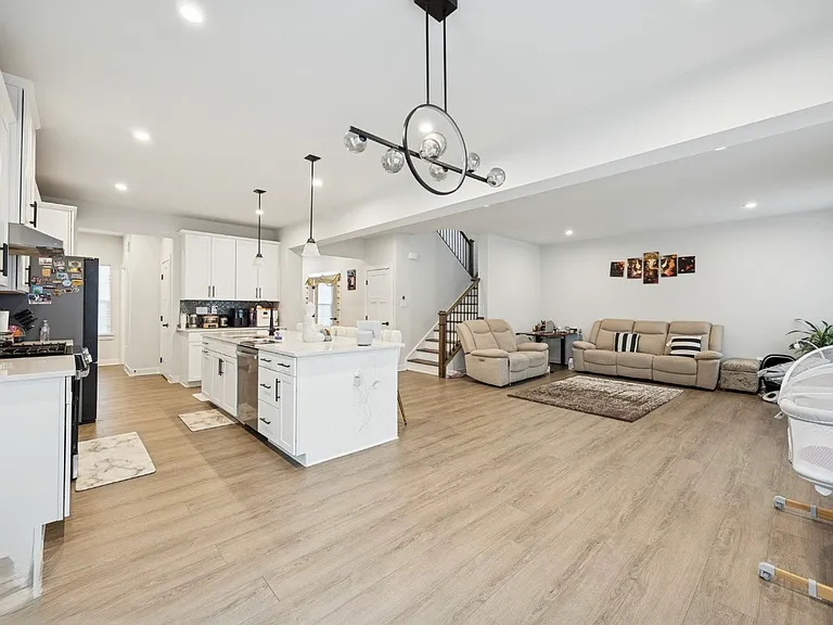 243 Chastain Dr — Photo 17