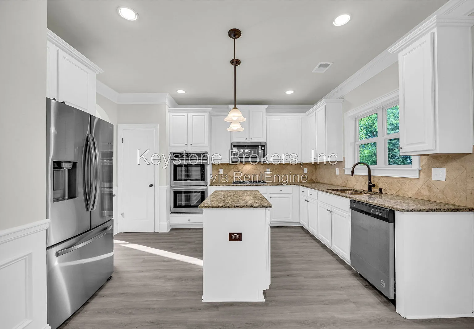 4 bed, 2.5 bath, 2546 sqft, $2,225 — Photo 3