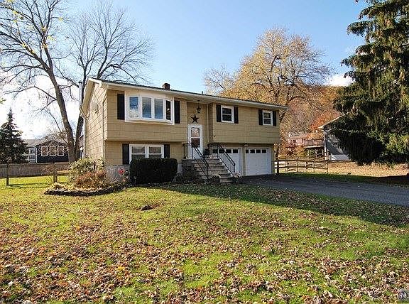 2nd image of 31 Thistle Ave
