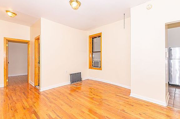 5th image of 85 Crooke Ave APT 2