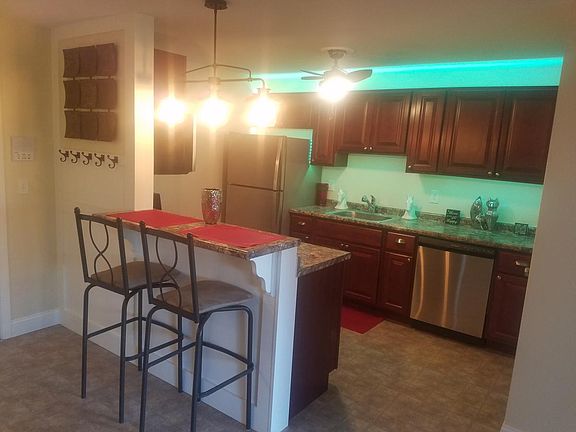 Kitchen Breakfast Bar