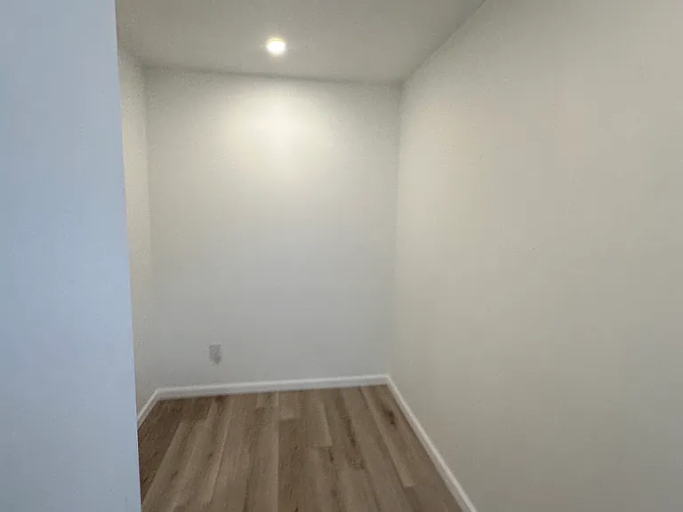 525 Perry St — Photo 25