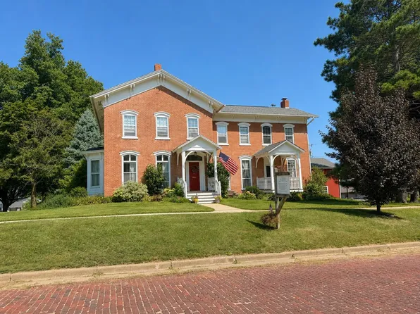 304 E Broadway St, Mount Carroll, IL 61053