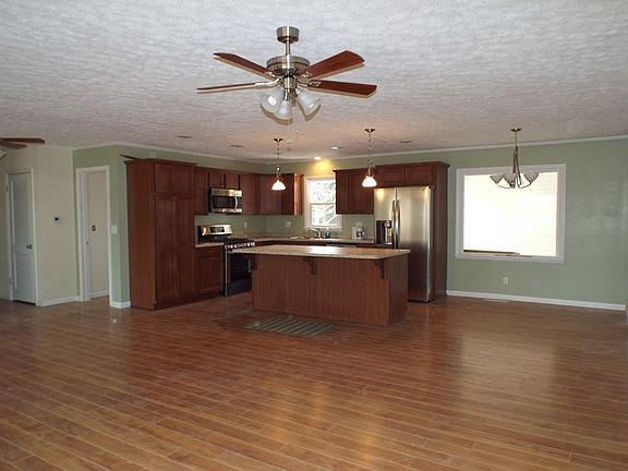 5th image of 1445 E Grand Ave
