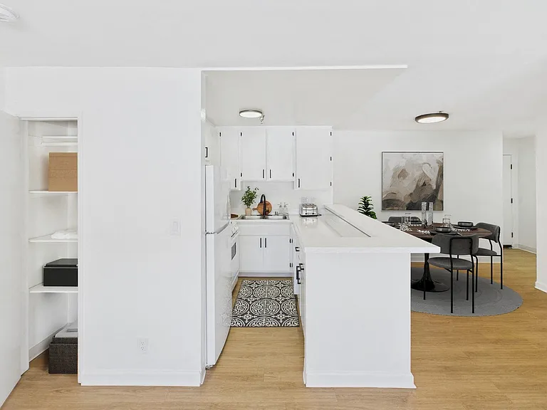 Keystone Apartments — Photo 6