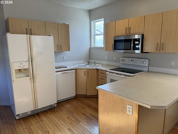 5th image of 9143 SE Pine St