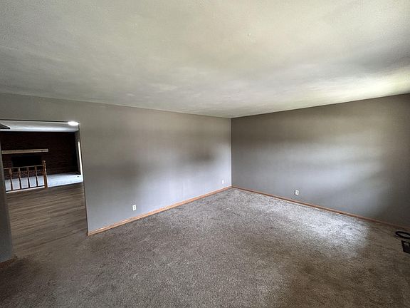4th image of 913 Armstrong Ave