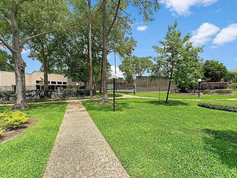 2419 Briarwest Blvd — Photo 17