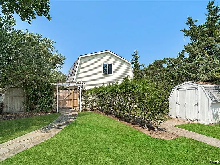 35 Gardners Ln — Photo 17
