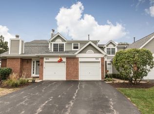 701 Daybreak Ln, Carol Stream, IL 60188
