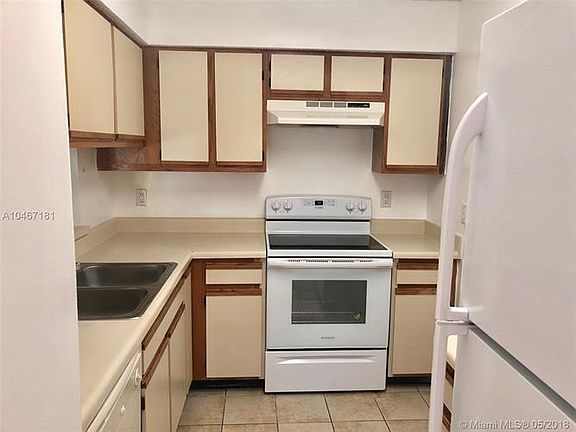 4th image of 1243 SW 46th Ave APT 1103
