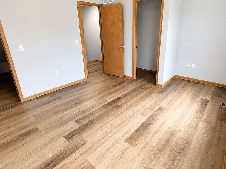 815-829 Hawkeye Dr — Photo 8