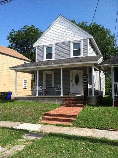 2nd image of 830 46th St #1