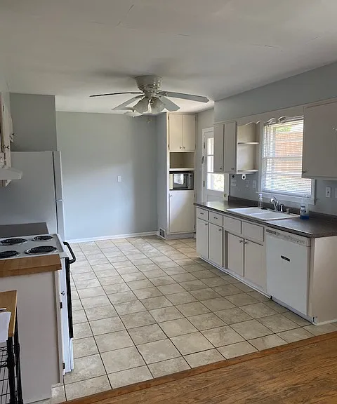 2431 Woodmont Dr — Photo 8