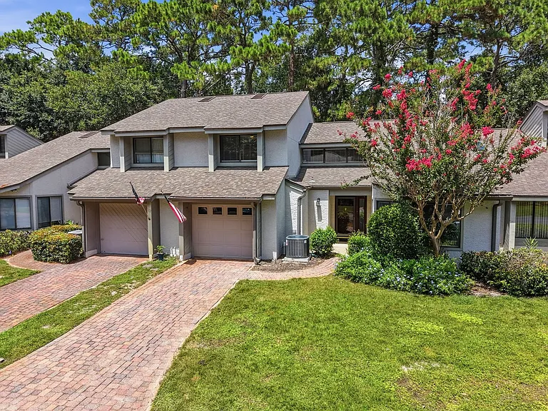 114 Gleneagles Dr — Photo 4