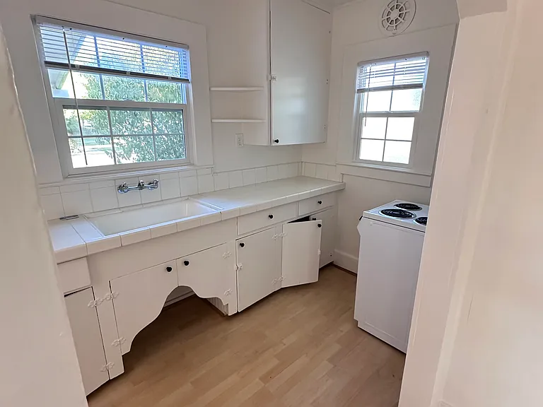 1730 McKinley Ave — Photo 9