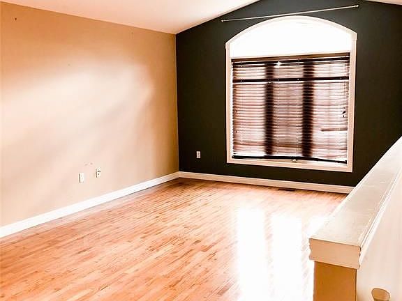 2nd image of 2880 Dominion Blvd