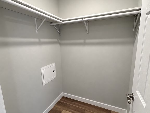 5th image of 122 Fair St APT 3
