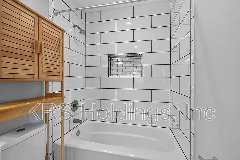 3 bed, 1.0 bath, 1136 sqft, $1,850 — Photo 3