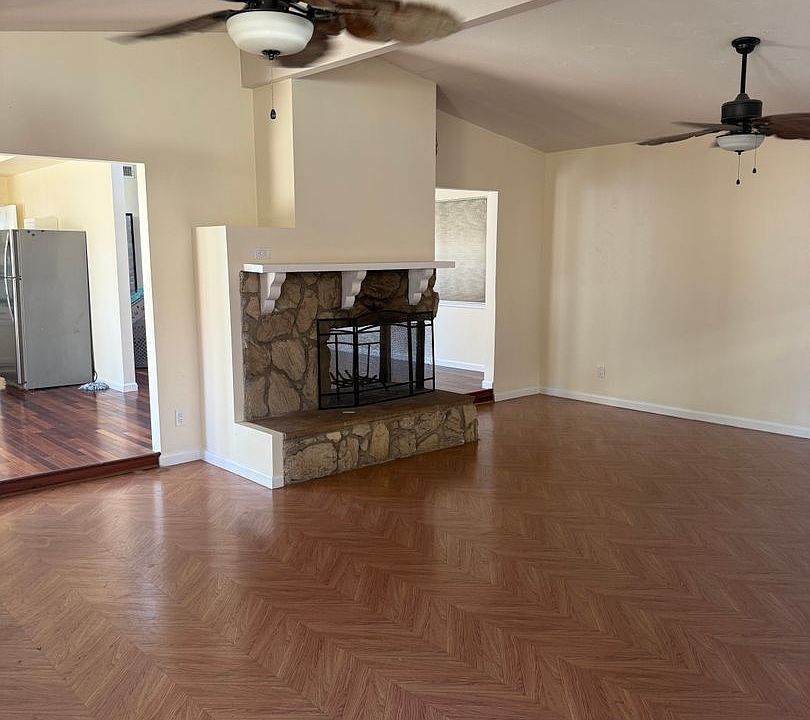 1st image of 565 Pepper Dr