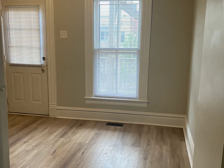 Entrance to kitchen