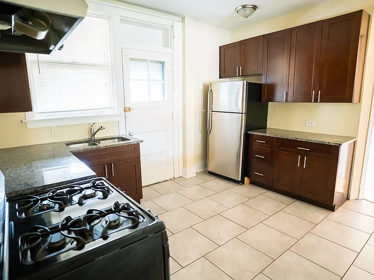 3305 W Sunnyside Ave — Photo 1