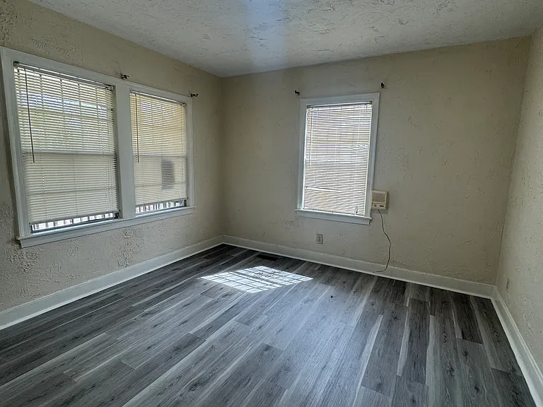 232 S Park Rd SW — Photo 16