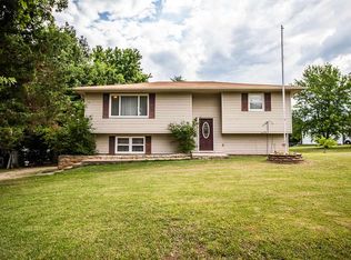 15765 Snodgrass Rd, Wamego, KS 66547
