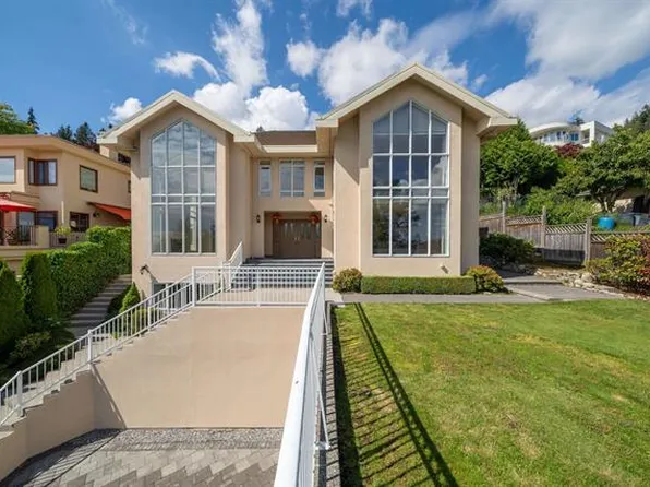 2711 Chelsea Ct, West Vancouver, BC V7S 3E9