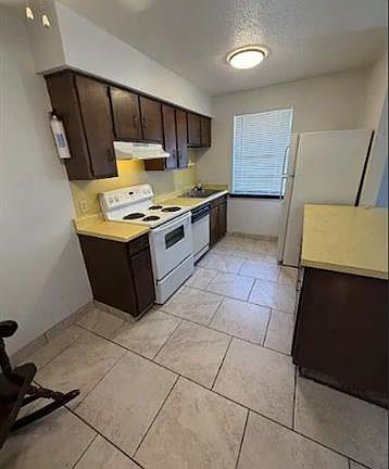 2nd image of 1908 Hickory Ave APT B