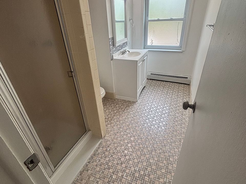 1st image of 69 Sandford Pl #1