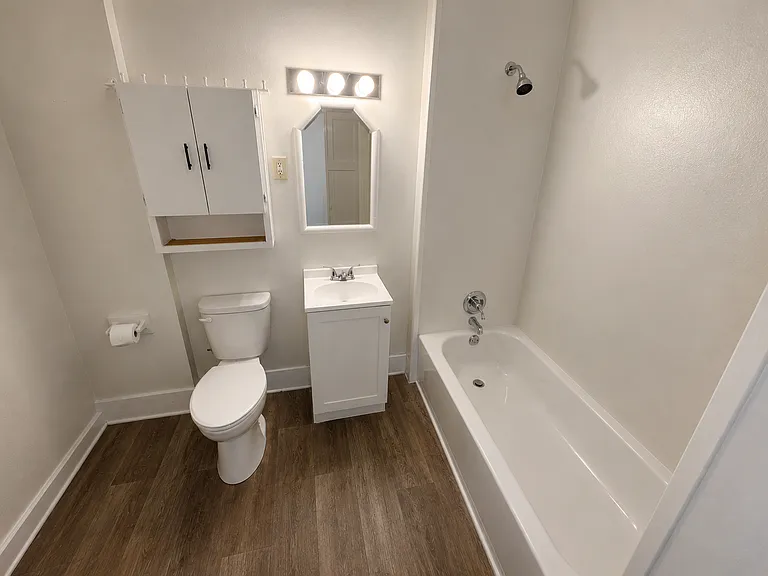 133 W 13th St #3 — Photo 10