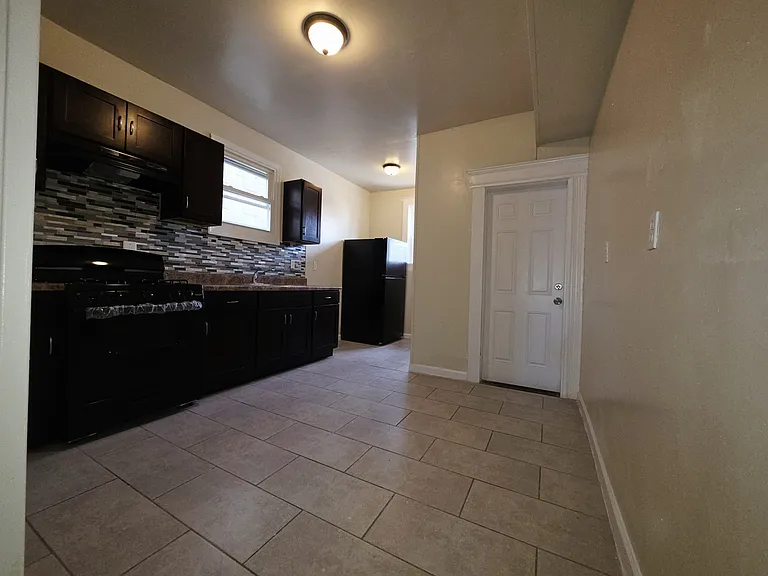 373 S 18th St #2 — Photo 8