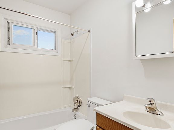 5th image of 204 Spruce St APT 1