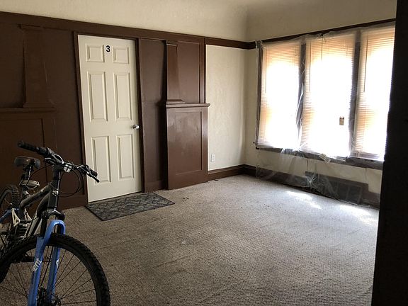 3rd image of 3881 N Port Washington Ave #3883