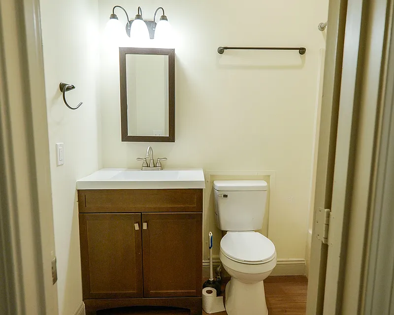 4 bed, 1.0 bath, $4,000 — Photo 4
