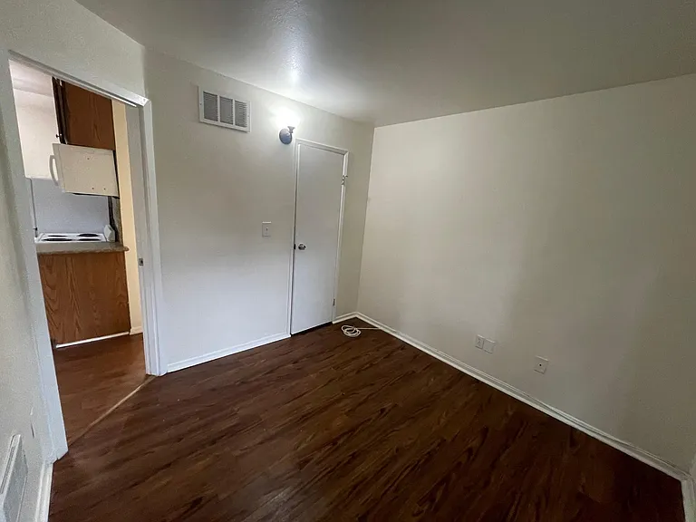 423 W Gutierrez St #11 — Photo 3