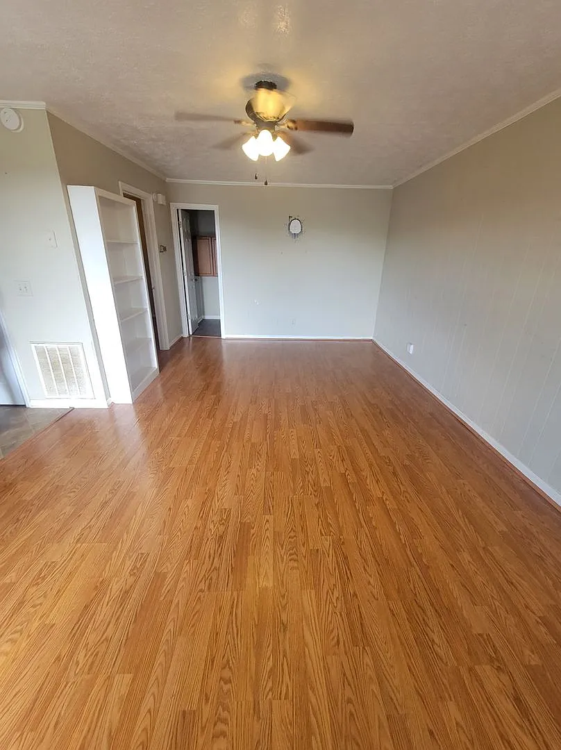C and C Apartments — Photo 2