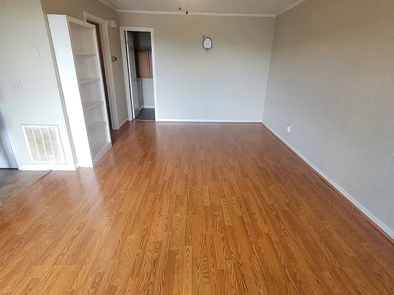 1630 Church Ave SE — Photo 2