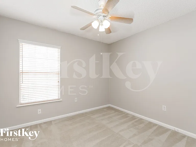 1437 Heather Ct — Photo 12