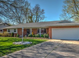 3232 W Whiteside St, Springfield, MO 65807