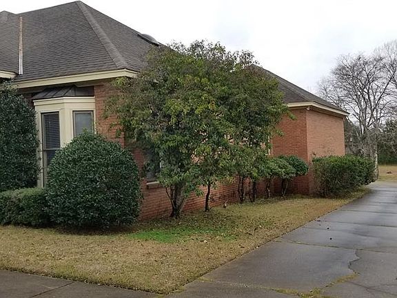 5th image of 38 Fairlane Dr