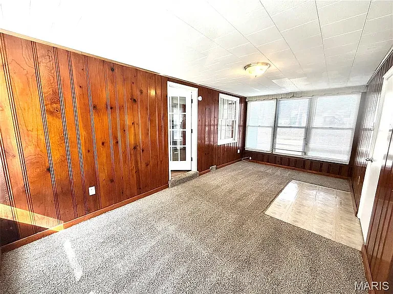 1033 Bakewell Dr — Photo 4