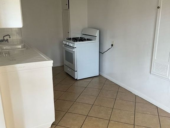 5th image of 1517 E 3rd St #6
