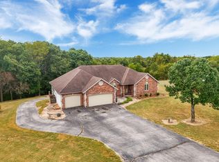 1818 W Country Hill Lane, Nixa, MO 65714