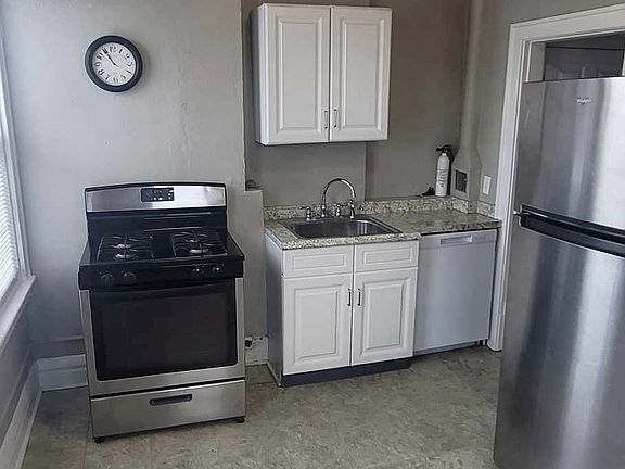 4th image of 2212B Indianola Ave #B
